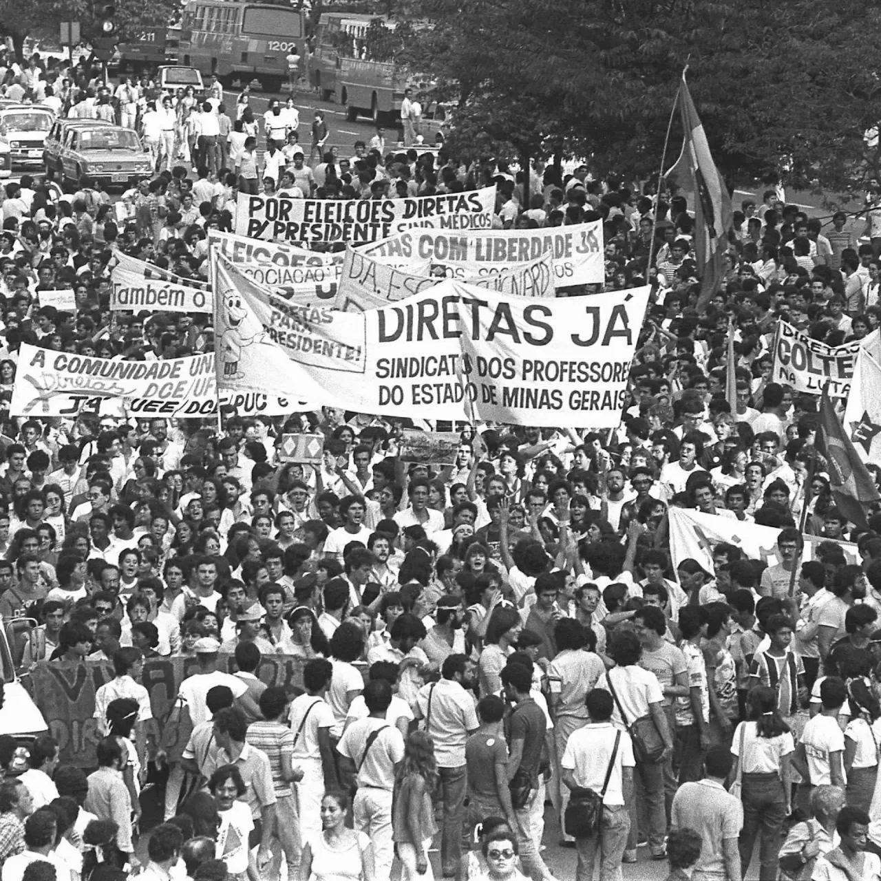 40 Anos de Redemocratização: Defesa da Democracia em Risco