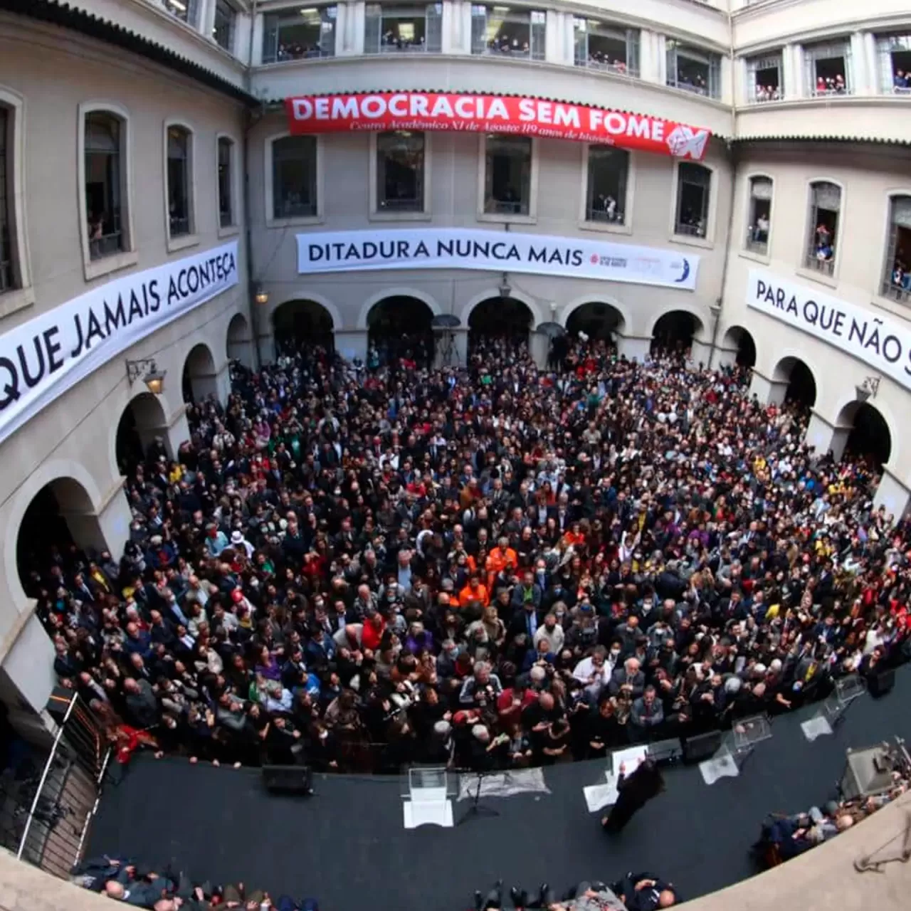 Liberdade e Responsabilidade: O Teste da Democracia